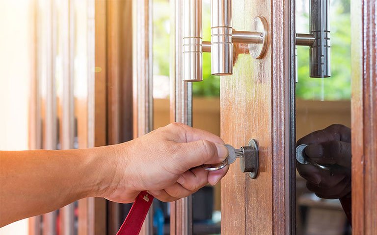 Emergency lockout locksmith illustration